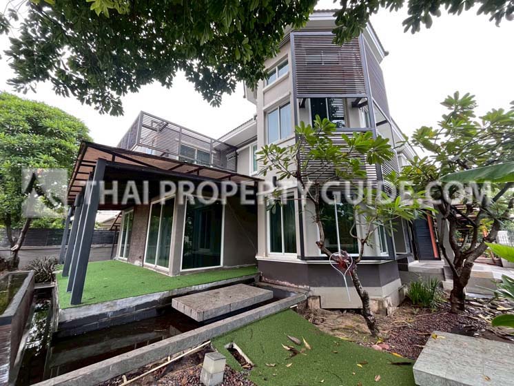 House with Shared Pool in Sukhumvit 